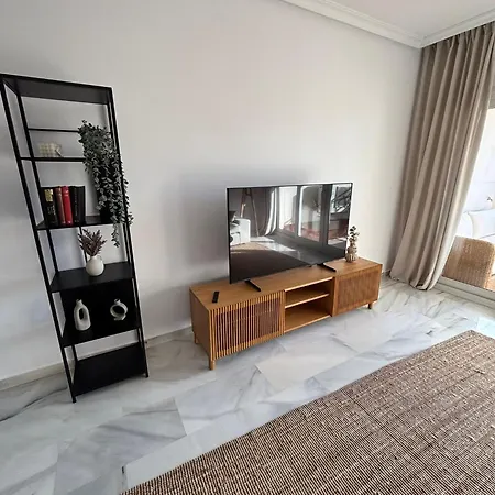 Bella Luxury アパート カルプ